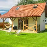 Semesterbostad Ostoja - Na Kaszubach, Sauna, Balia-jacuzzi, Plac Zabaw, Tyrolka , Dwa Boiska, Miejsce Na Ognisko, Grill Gazowy *